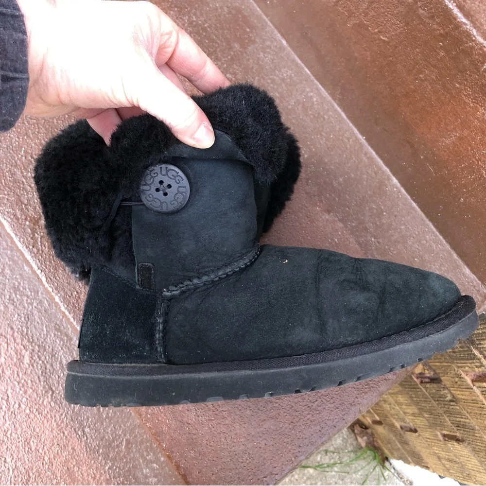 Ugg Womens Bailey Button II Boots Size 6 Black‎ Sheepskin Style 5803